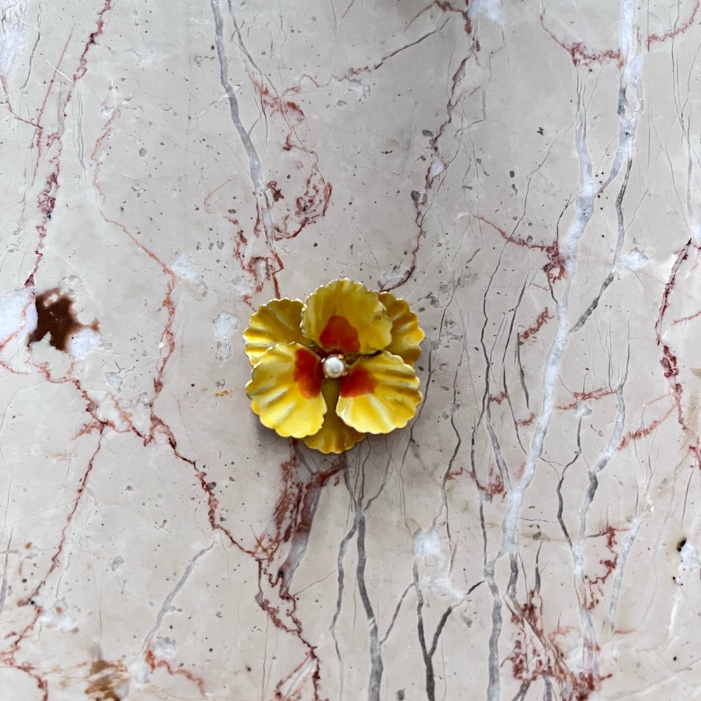 Vintage enamel pansy w pearl